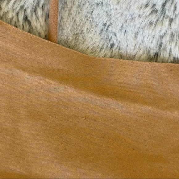 Skims Nude Seamless Scoop Bralette - Picture 3 of 5